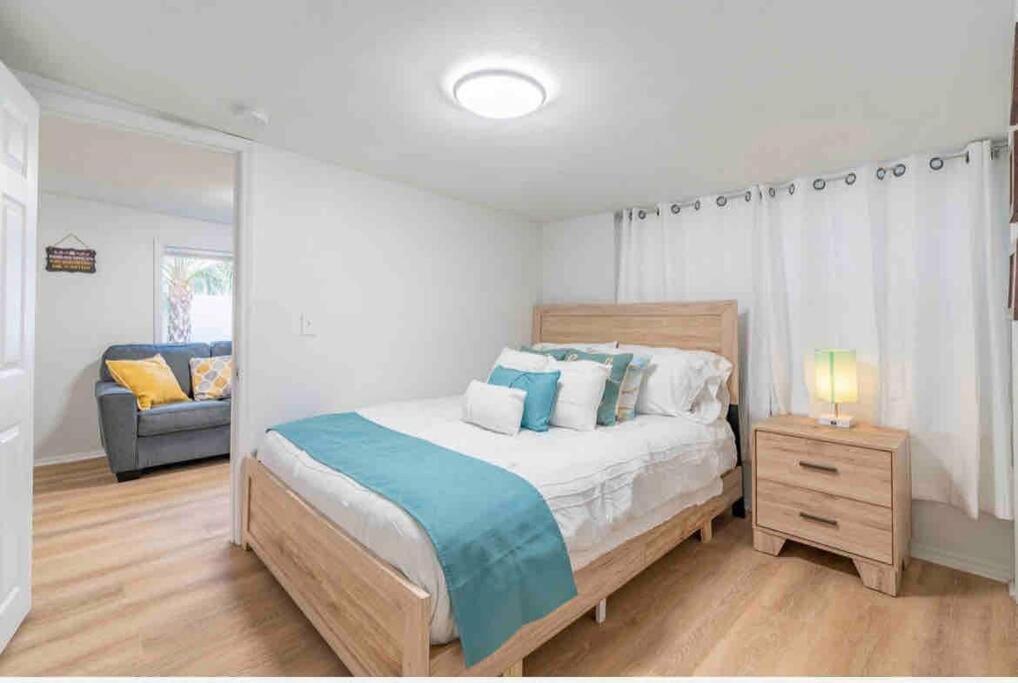 Lovely 2 Bedrooms, Steps Away From The Beach. Брейдентон Бийч Екстериор снимка