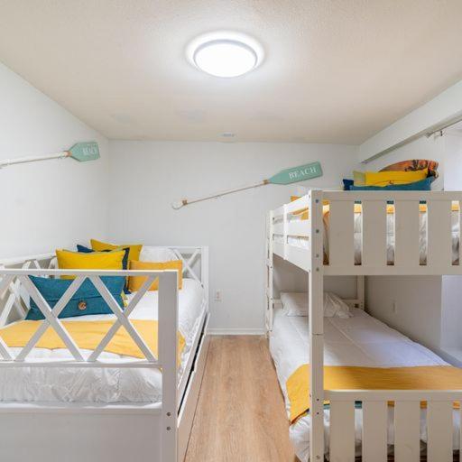 Lovely 2 Bedrooms, Steps Away From The Beach. Брейдентон Бийч Екстериор снимка