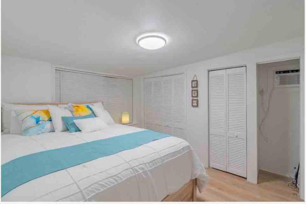 Lovely 2 Bedrooms, Steps Away From The Beach. Брейдентон Бийч Екстериор снимка