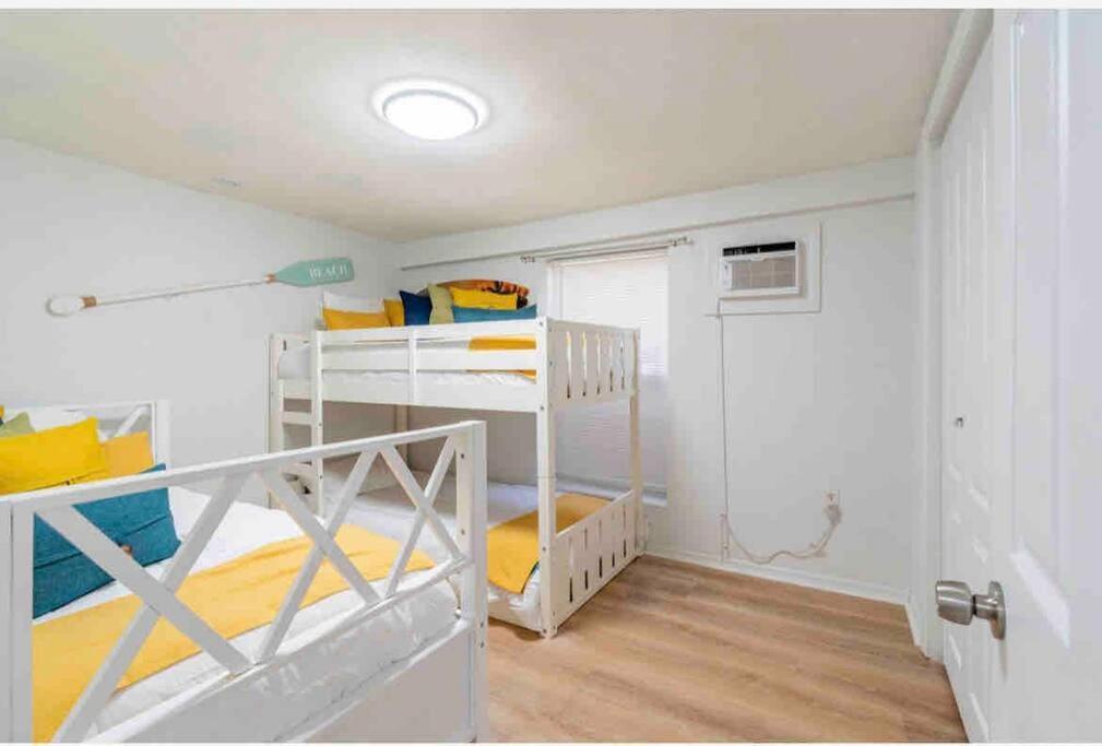 Lovely 2 Bedrooms, Steps Away From The Beach. Брейдентон Бийч Екстериор снимка