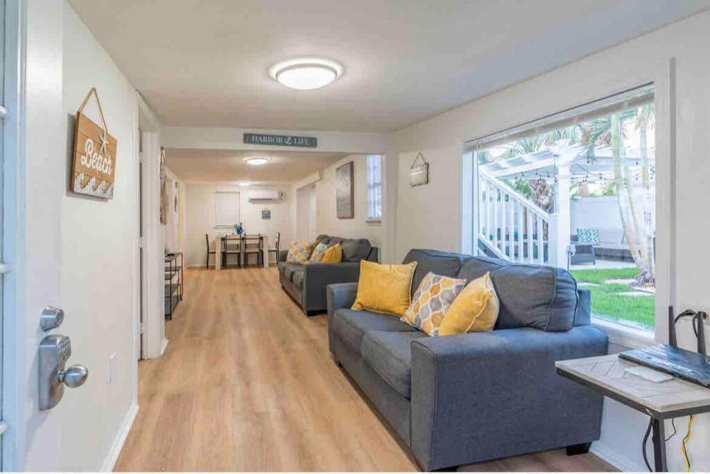 Lovely 2 Bedrooms, Steps Away From The Beach. Брейдентон Бийч Екстериор снимка