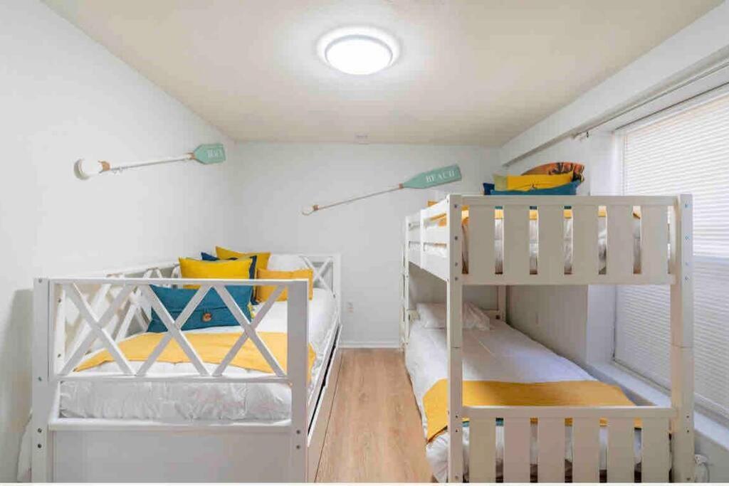 Lovely 2 Bedrooms, Steps Away From The Beach. Брейдентон Бийч Екстериор снимка