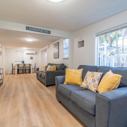 Lovely 2 Bedrooms, Steps Away From The Beach. Брейдентон Бийч Екстериор снимка