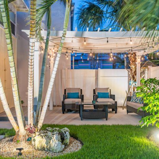 Lovely 2 Bedrooms, Steps Away From The Beach. Брейдентон Бийч Екстериор снимка