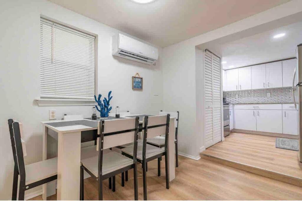 Lovely 2 Bedrooms, Steps Away From The Beach. Брейдентон Бийч Екстериор снимка