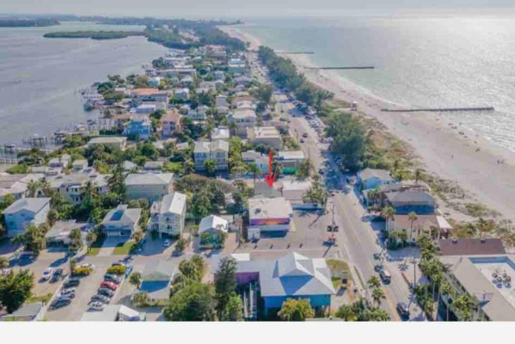 Lovely 2 Bedrooms, Steps Away From The Beach. Брейдентон Бийч Екстериор снимка