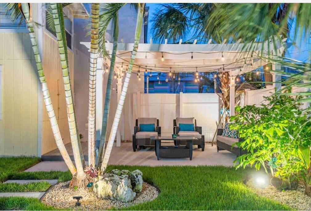 Lovely 2 Bedrooms, Steps Away From The Beach. Брейдентон Бийч Екстериор снимка