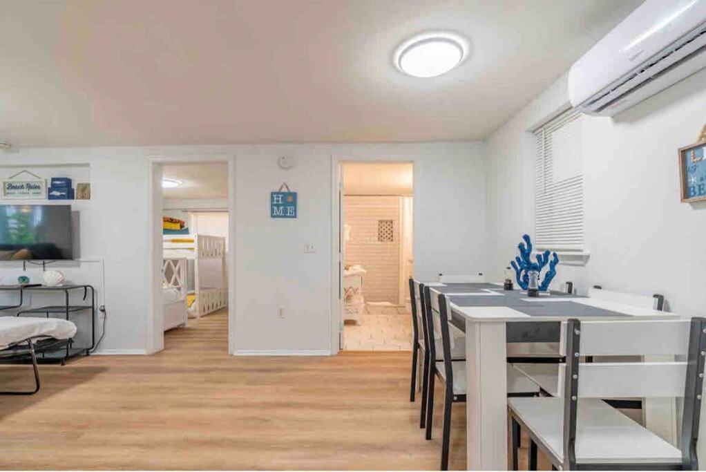 Lovely 2 Bedrooms, Steps Away From The Beach. Брейдентон Бийч Екстериор снимка